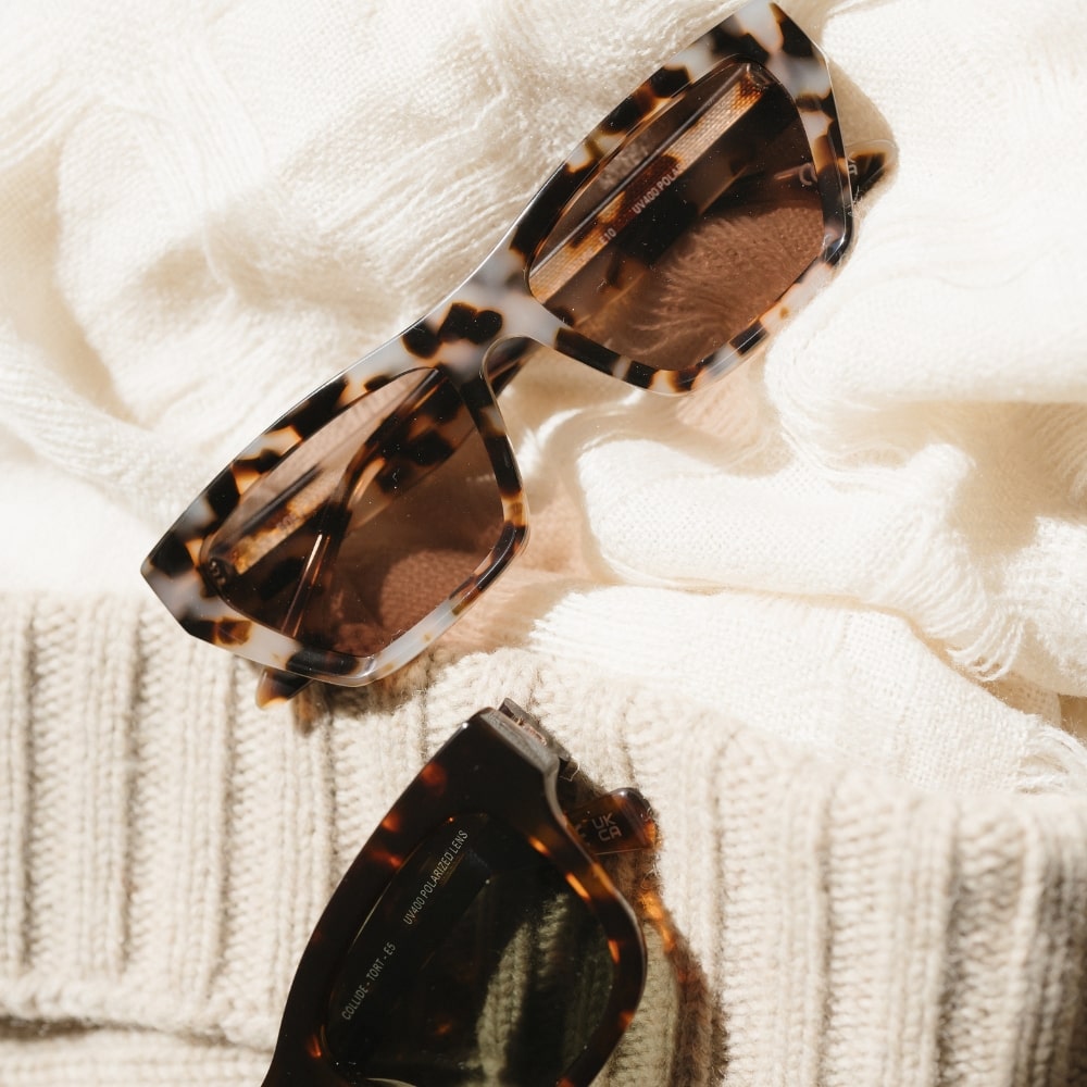 BEYOND SANDSTONE - Plant Based Ivory Tort Frame l Black Polarised Lens - Soek Fashion Eyewear Europe