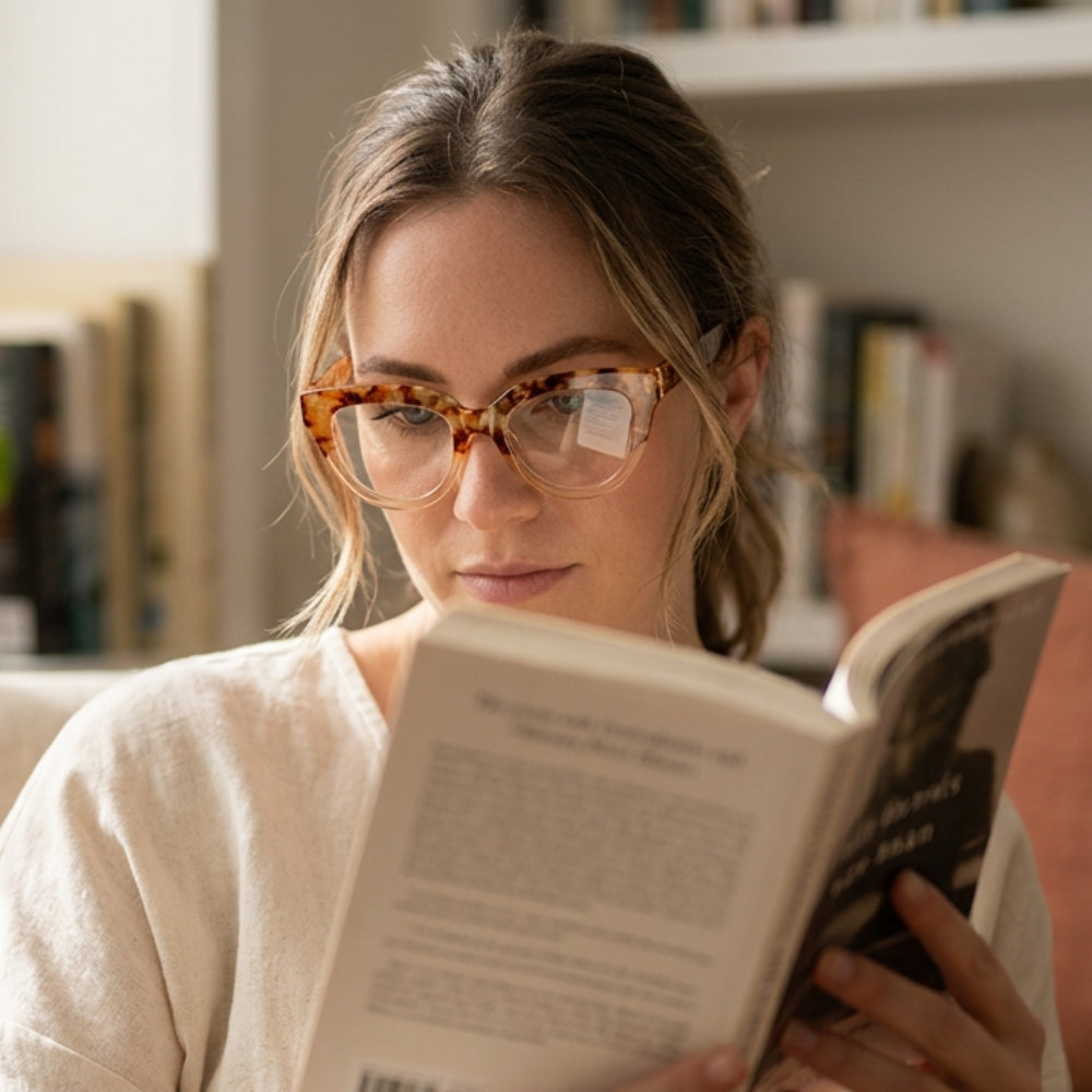 FLUTTER DESERT TORT l Walnut Arms l Blue Light Blocking Magnifying - Soek Fashion Eyewear Europe
