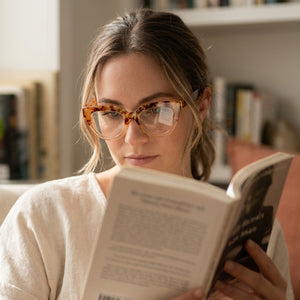 FLUTTER DESERT TORT l Walnut Arms l Blue Light Blocking Magnifying - Soek Fashion Eyewear Europe