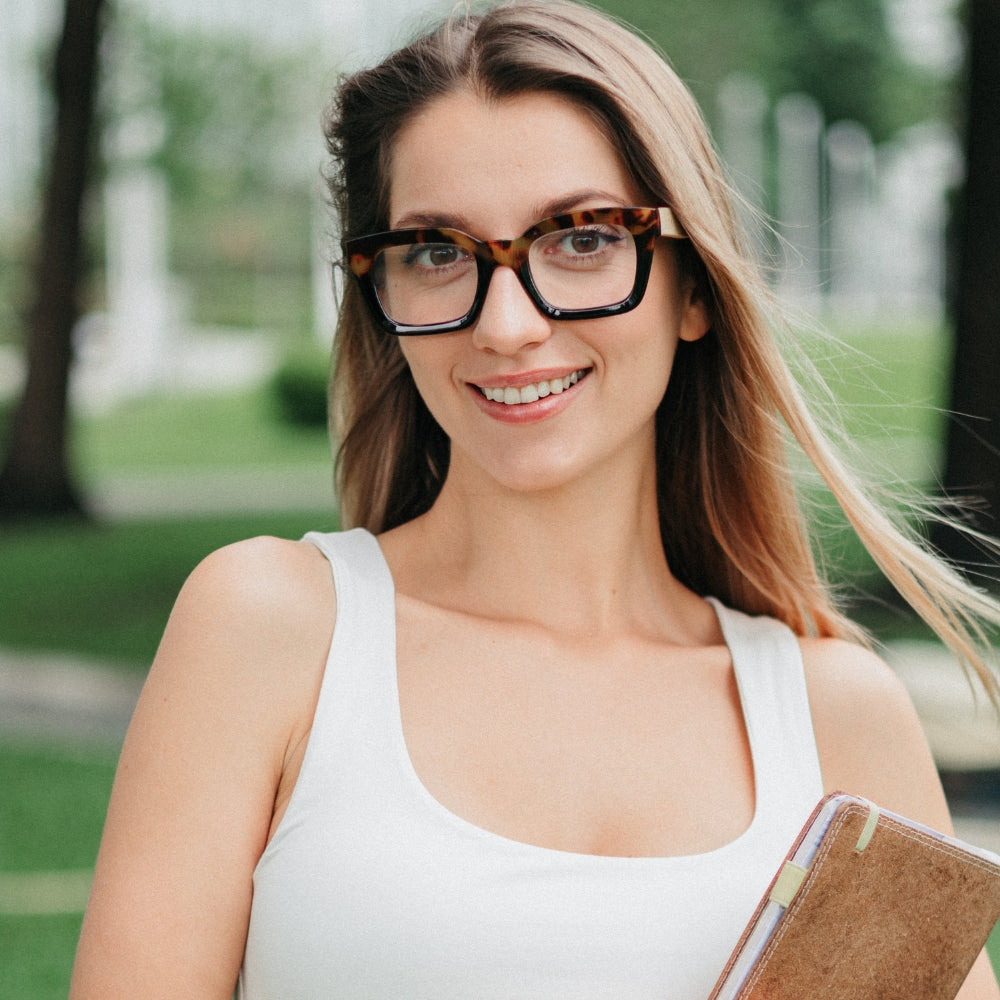 ZAHRA TOFFEE l Wooden Blue Light Magnifying Reader - Soek Fashion Eyewear Europe