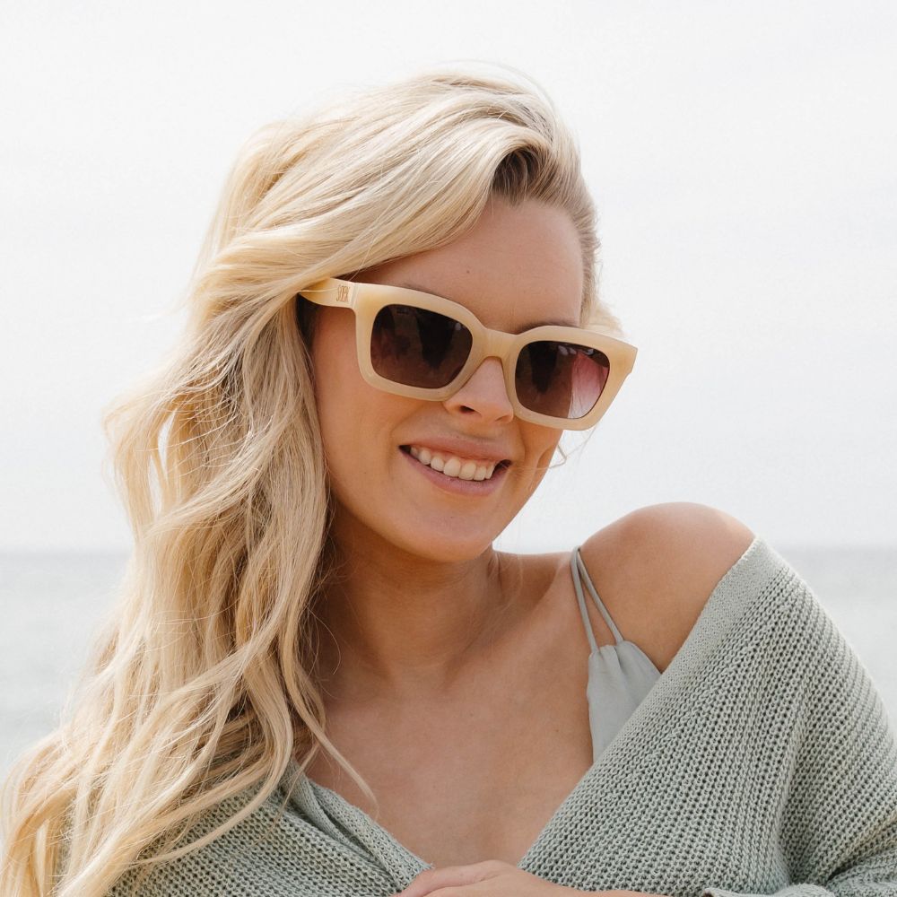 ZAHRA NUDE l Brown Gradient Lens l White Maple Arms - Soek Fashion Eyewear Europe