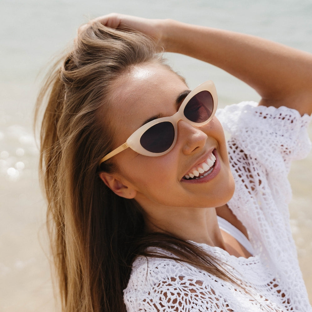 SAVANNAH NUDE Brown Gradient Lens l White Maple Arms - Soek Fashion Eyewear Europe