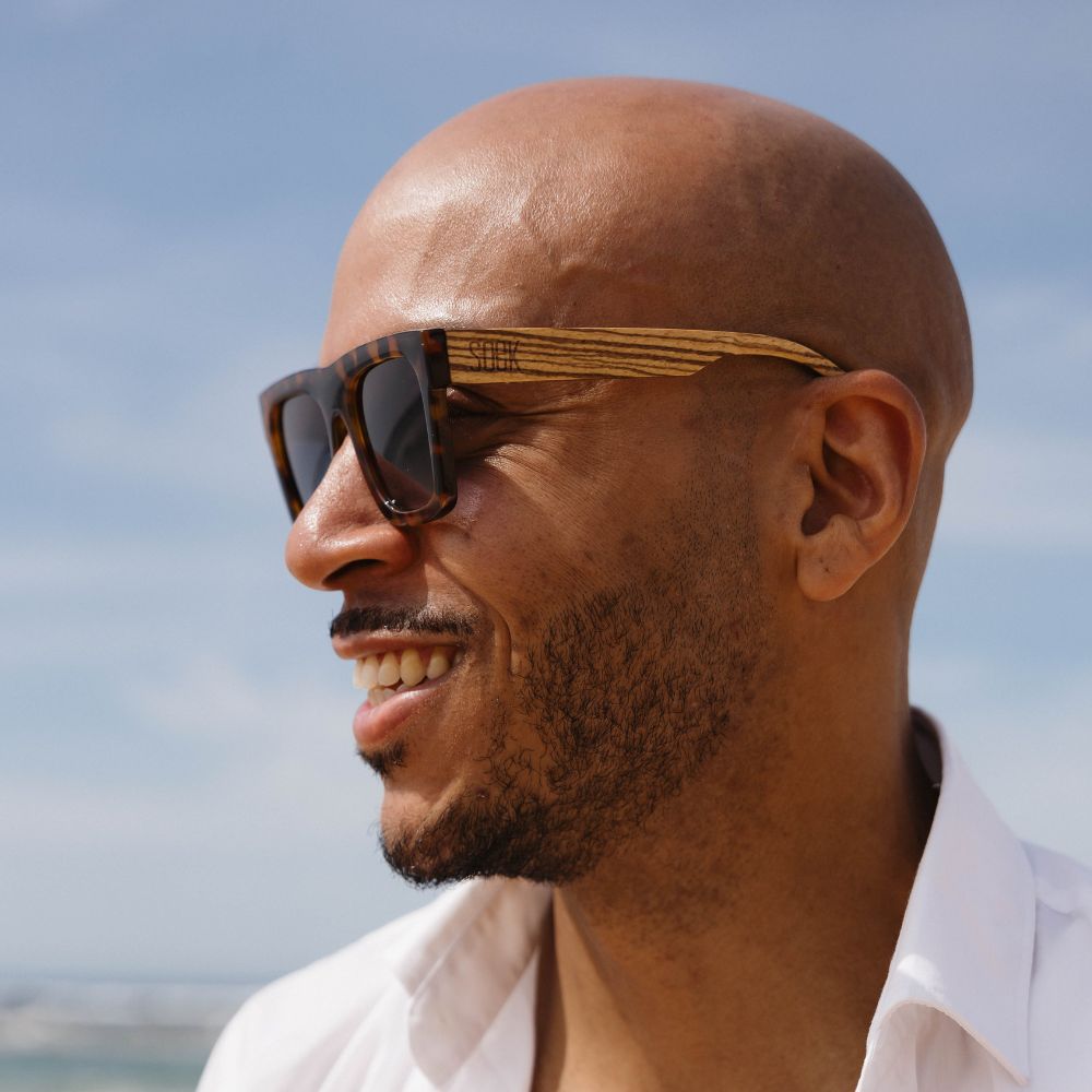 ROCCO TORT l Black Polarised Lens l Walnut Arms - Soek Fashion Eyewear Europe