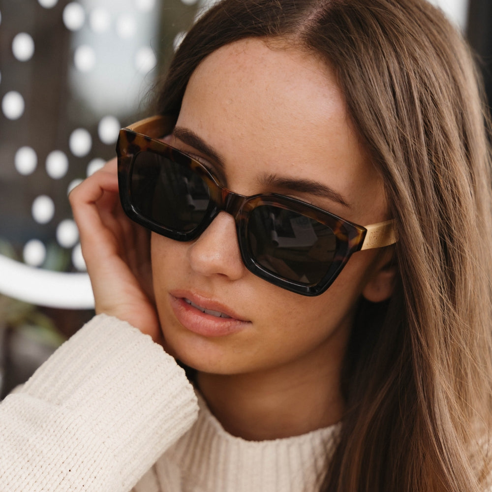 SUNGLASS READER l ZAHRA TOFFEE l UV 400 Magnifying Reader - Soek Fashion Eyewear Europe