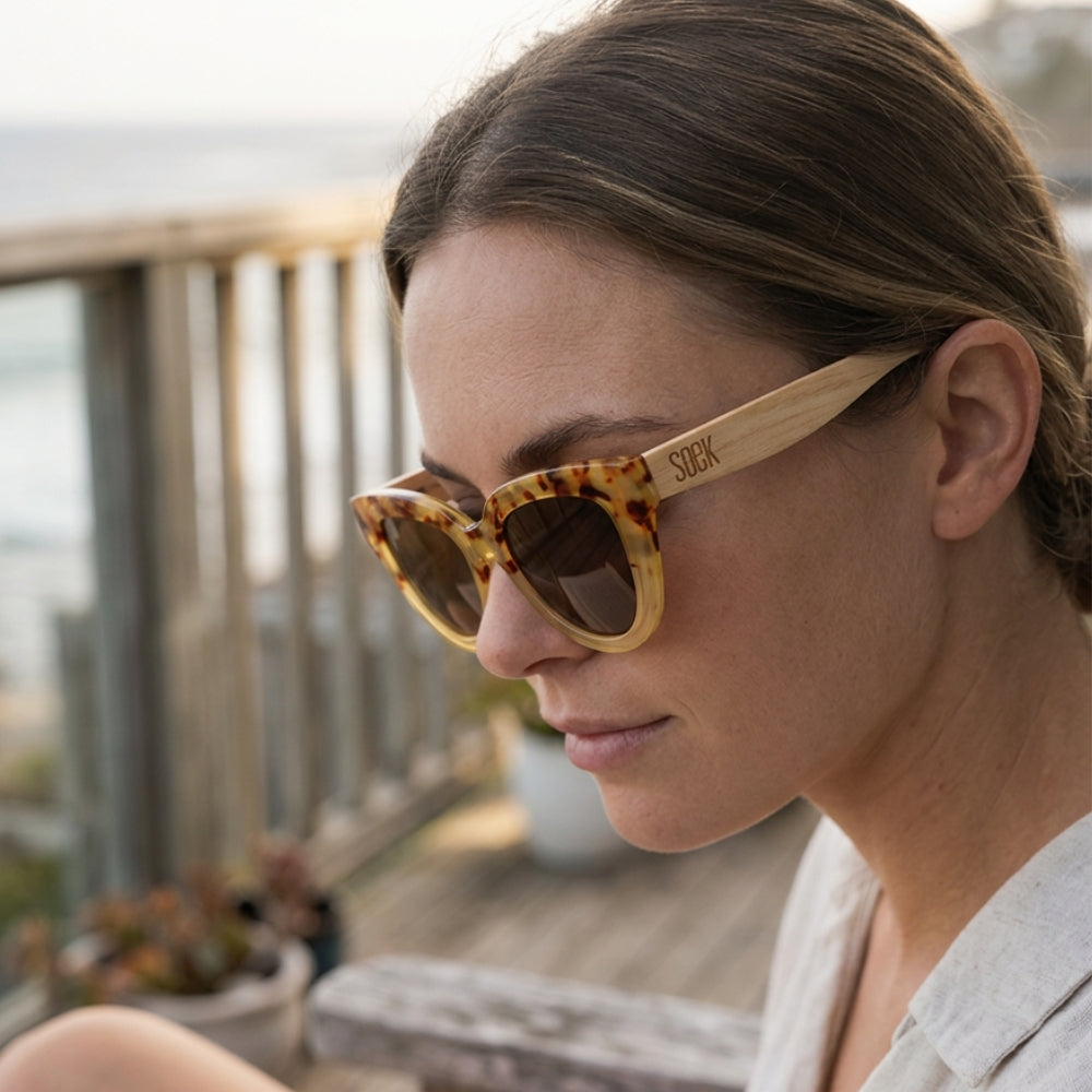 FLUTTER Desert Tort l Sunglasses l Brown Lens l White Maple Arms - Soek Fashion Eyewear Europe