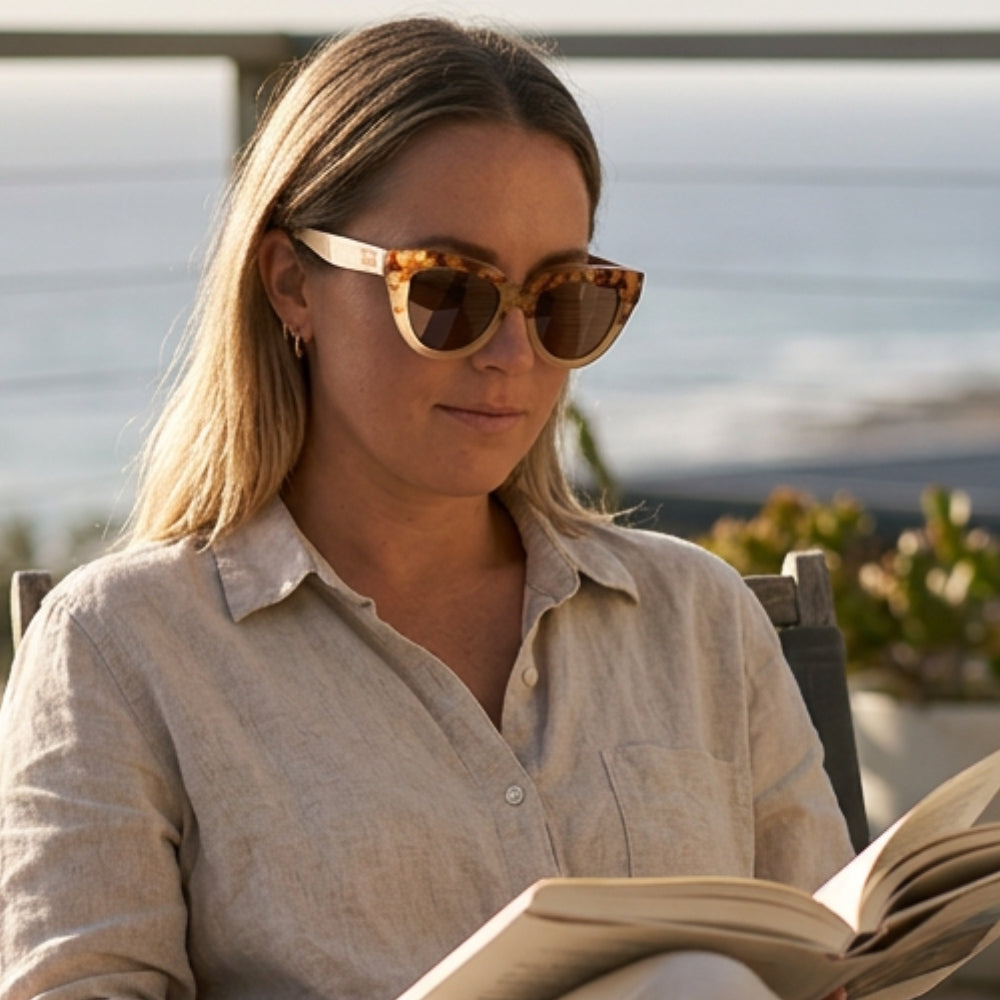 FLUTTER Desert Tort l Sunglasses l Brown Lens l White Maple Arms - Soek Fashion Eyewear Europe