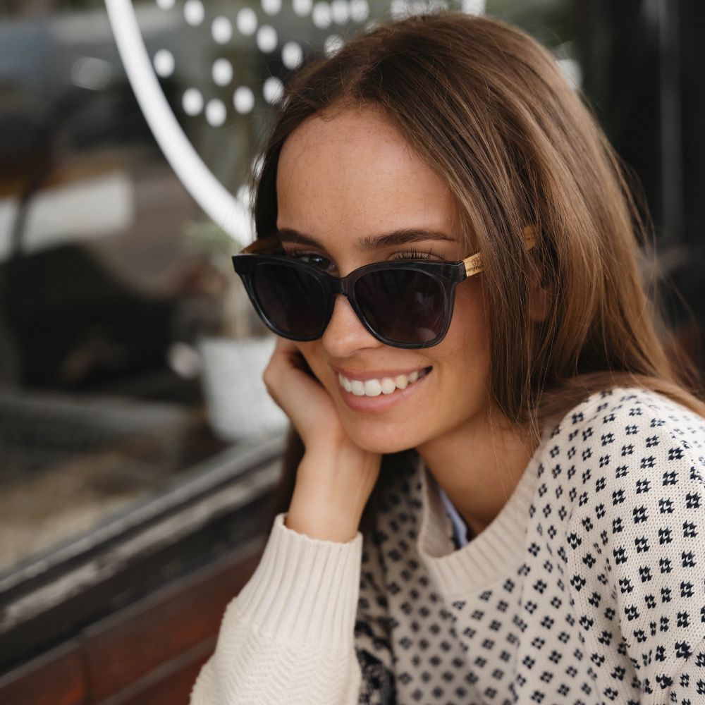 LILA GRACE MIDNIGHT BLUE l Smokey Gradient Lens l Walnut Arms - Soek Fashion Eyewear Europe