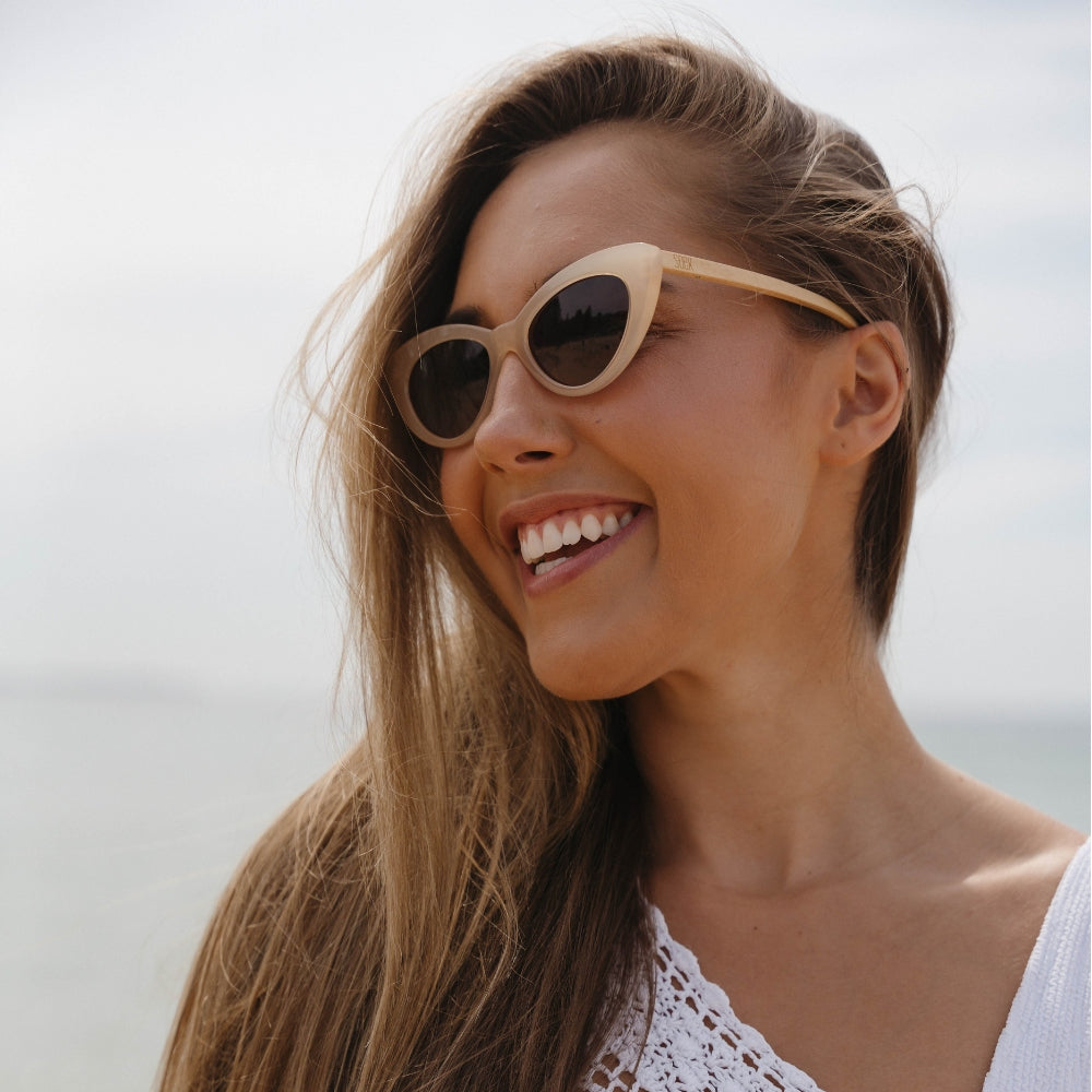 SAVANNAH NUDE Brown Gradient Lens l White Maple Arms - Soek Fashion Eyewear Europe