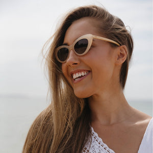 SAVANNAH NUDE Brown Gradient Lens l White Maple Arms - Soek Fashion Eyewear Europe