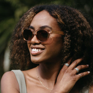 LILA GRACE CHAMPAGNE l Brown Gradient Lens l Walnut Arms - Soek Fashion Eyewear Europe