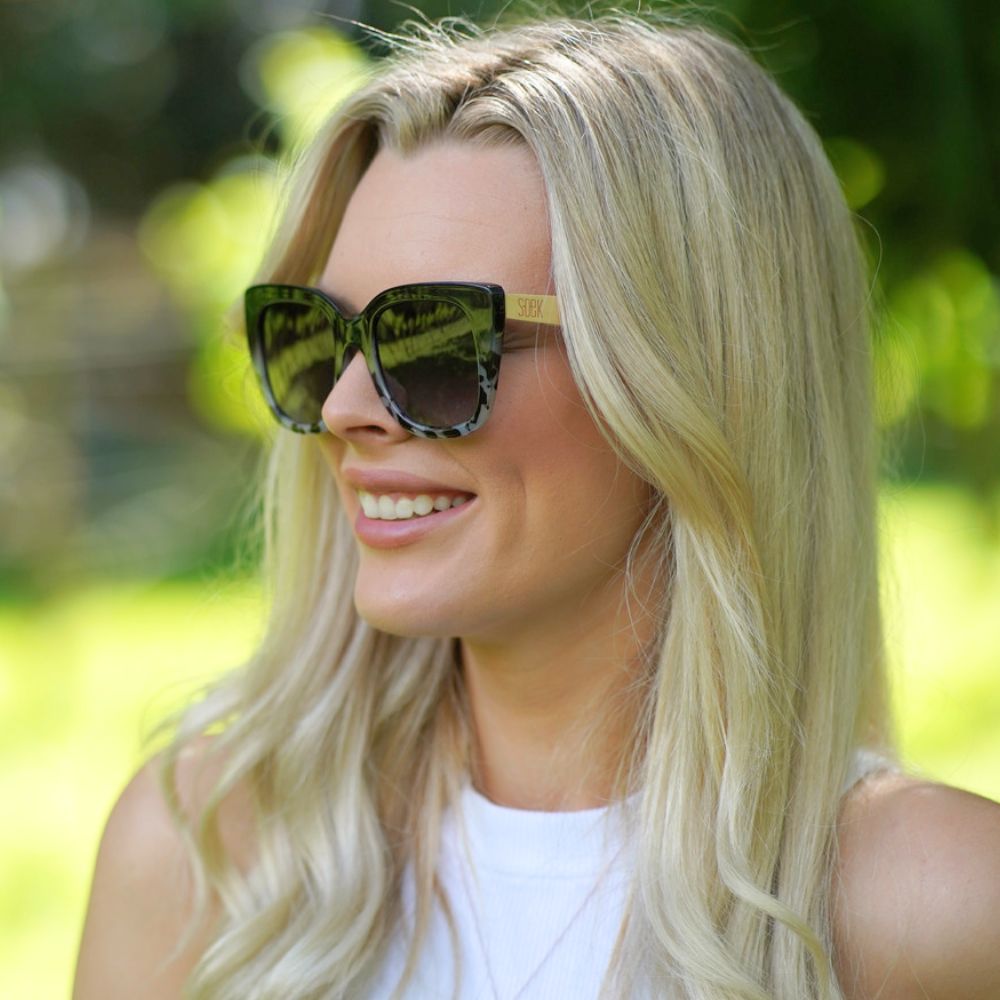 RIVIERA BLACK IVORY TORT  Black Gradient Lens l White Maple Arms - Soek Fashion Eyewear Europe
