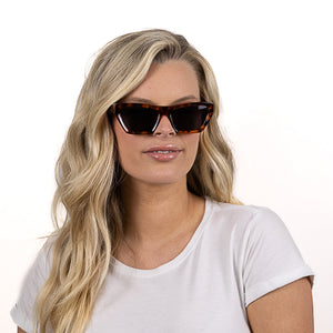 BEYOND SUNKISSED - Bio Acetate Tortoise Frame l Black Polarised Lens - Soek Fashion Eyewear Europe