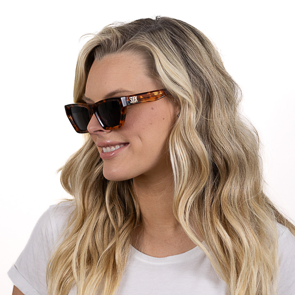 BEYOND SUNKISSED - Bio Acetate Tortoise Frame l Black Polarised Lens - Soek Fashion Eyewear Europe