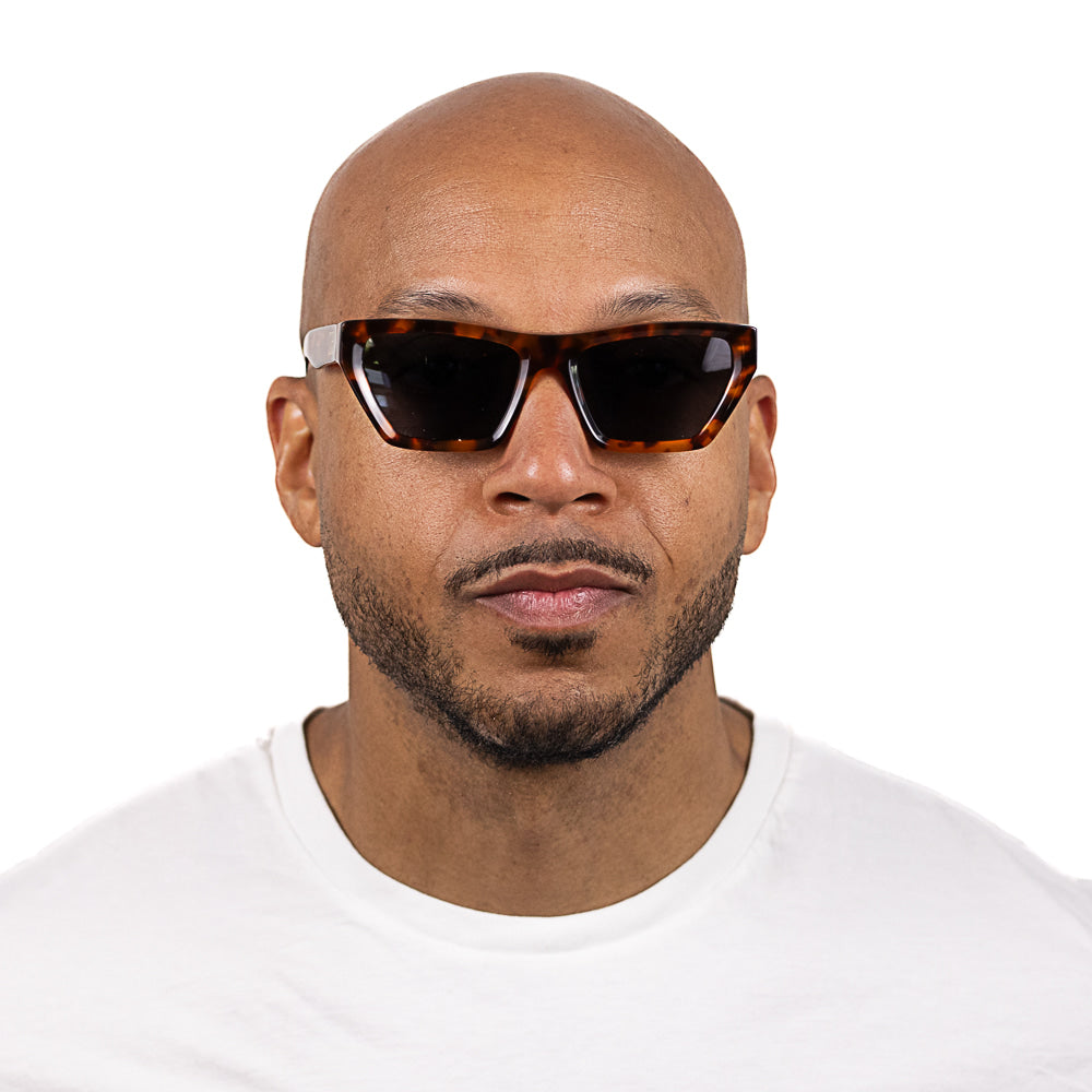 BEYOND SUNKISSED - Bio Acetate Tortoise Frame l Black Polarised Lens - Soek Fashion Eyewear Europe
