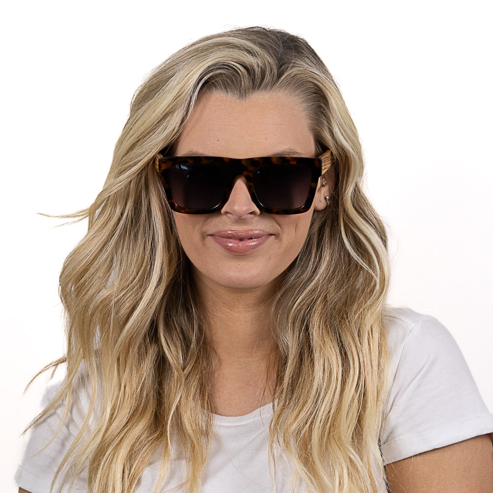 ROCCO TORT l Black Polarised Lens l Walnut Arms - Soek Fashion Eyewear Europe