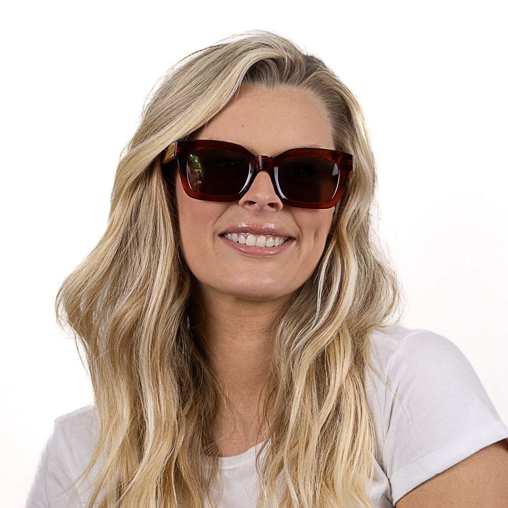 ZAHRA AUBURN l Smoky Polarised Lens l Walnut Arms - Soek Fashion Eyewear Europe