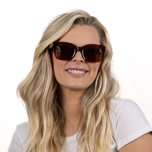 ZAHRA AUBURN l Smoky Polarised Lens l Walnut Arms - Soek Fashion Eyewear Europe