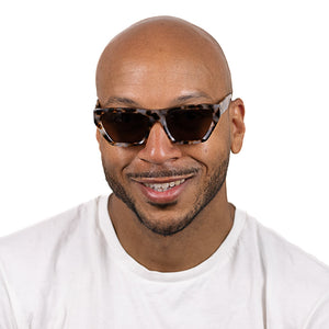 BEYOND SANDSTONE - Plant Based Ivory Tort Frame l Black Polarised Lens - Soek Fashion Eyewear Europe