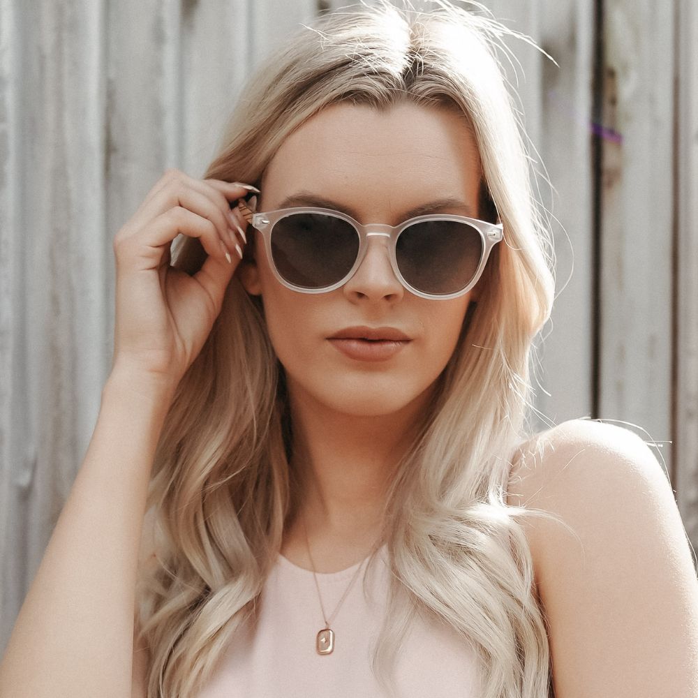 TAINE FROST Khaki Lens l Walnut Arms - Soek Fashion Eyewear Europe