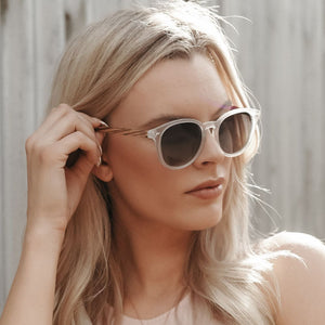TAINE FROST Khaki Lens l Walnut Arms - Soek Fashion Eyewear Europe