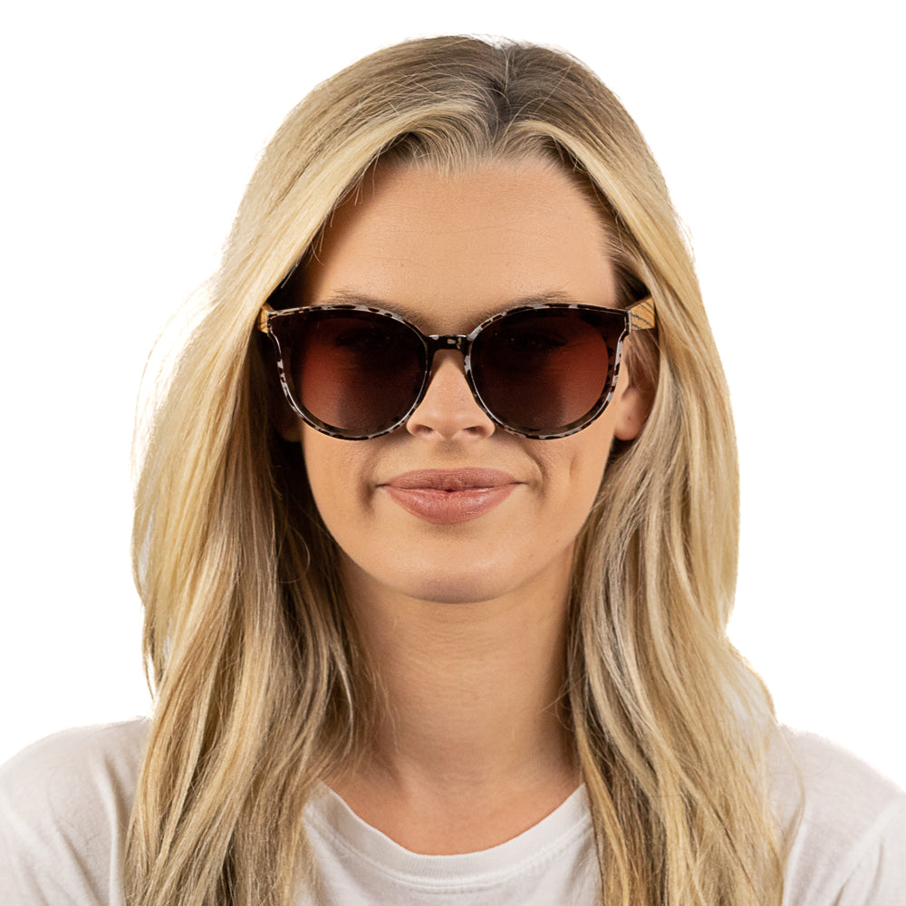 BELLA IVORY TORTOISE l Black Graduated Lens l Walnut Arms - Soek Fashion Eyewear Europe
