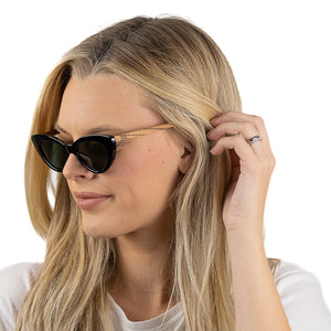 SAVANNAH MIDNIGHT  Black Gradient Lens l Walnut Arms - Soek Fashion Eyewear Europe