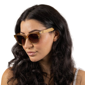 LILA GRACE CHAMPAGNE l Brown Gradient Lens l Walnut Arms - Soek Fashion Eyewear Europe