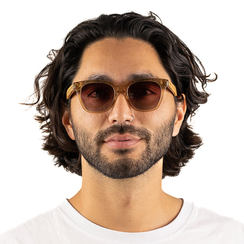 LILA GRACE CHAMPAGNE l Brown Gradient Lens l Walnut Arms - Soek Fashion Eyewear Europe