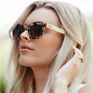 ZAHRA OPAL TORT l Brown Graduated l White Maple Arms - Soek Fashion Eyewear Europe